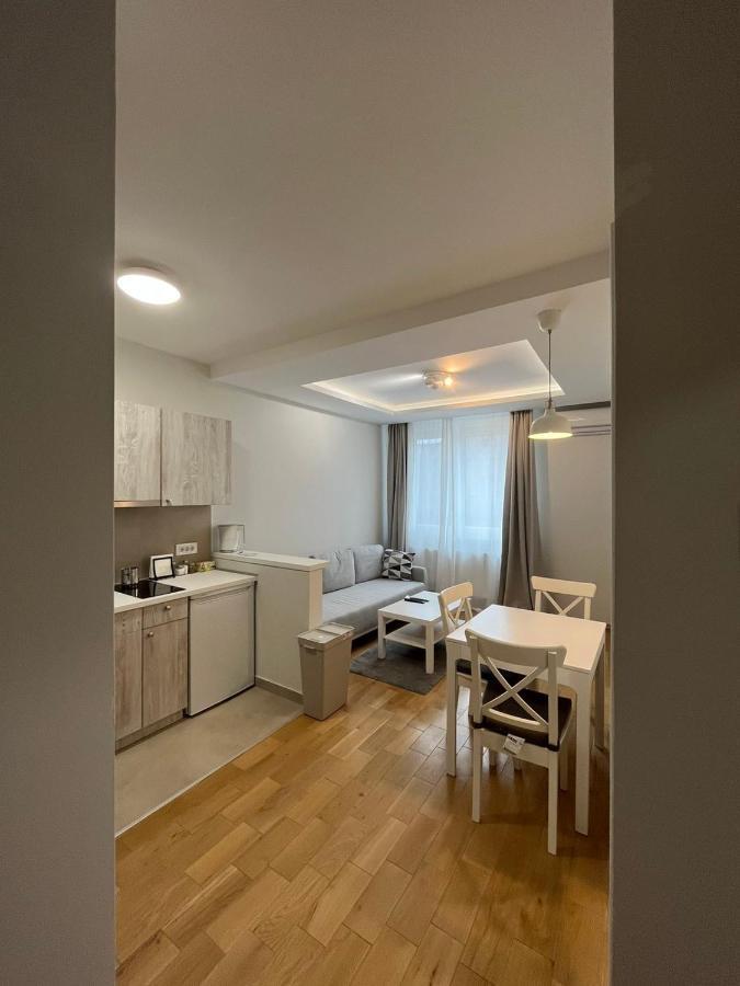 Black & White Apartment ซูโบติกา ภายนอก รูปภาพ