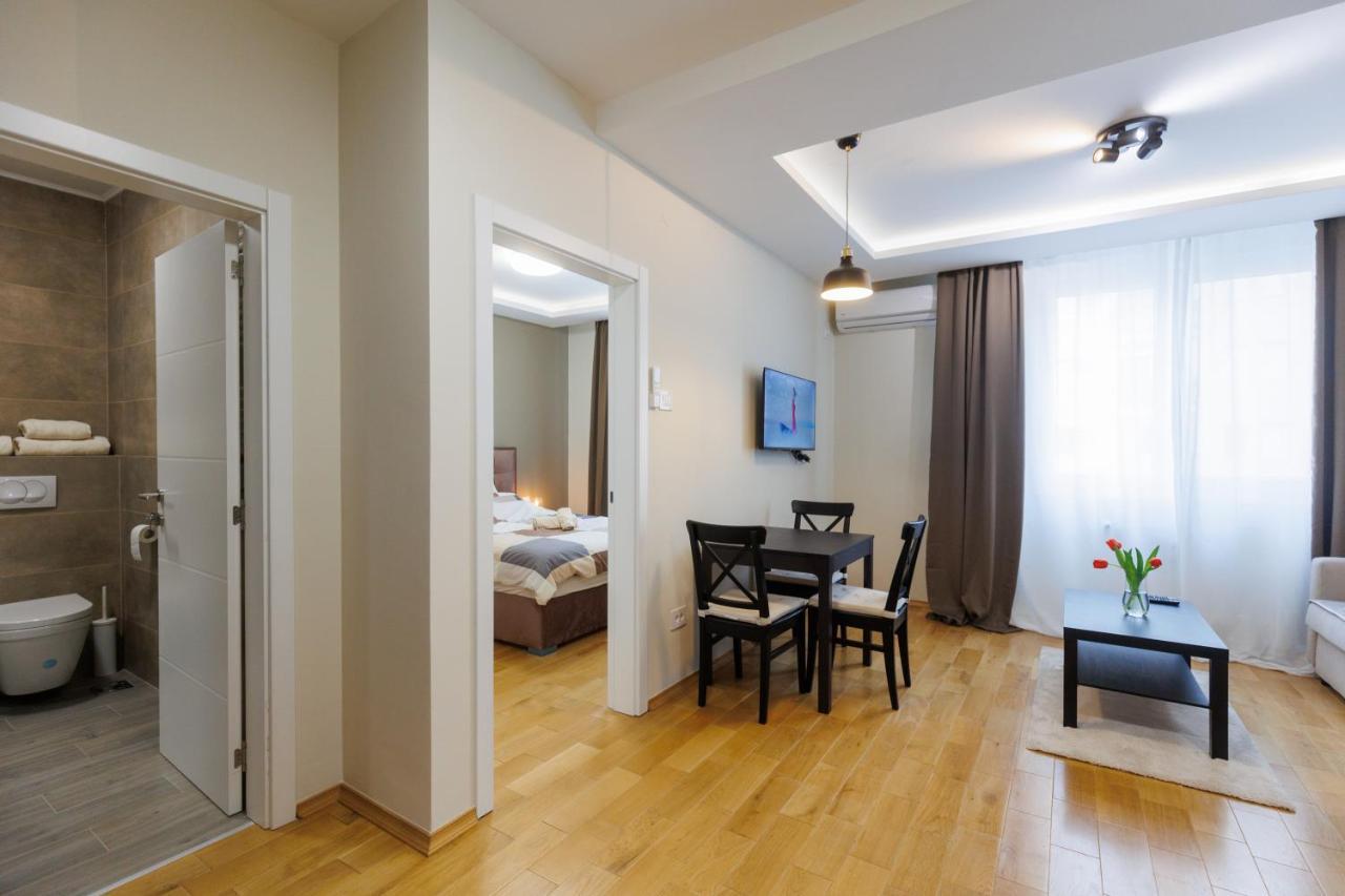 Black & White Apartment ซูโบติกา ภายนอก รูปภาพ