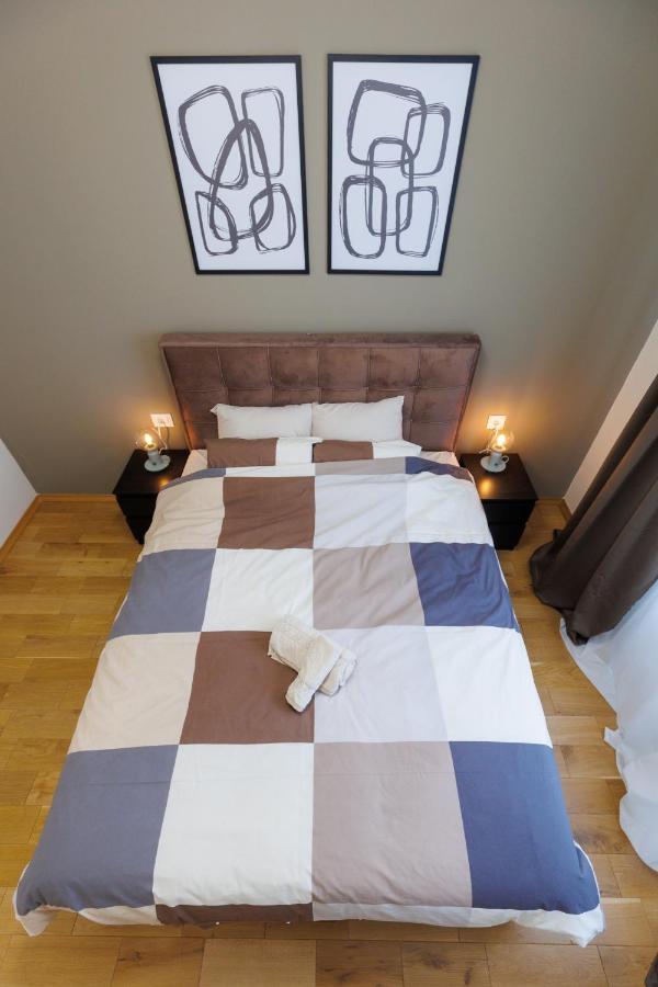 Black & White Apartment ซูโบติกา ภายนอก รูปภาพ