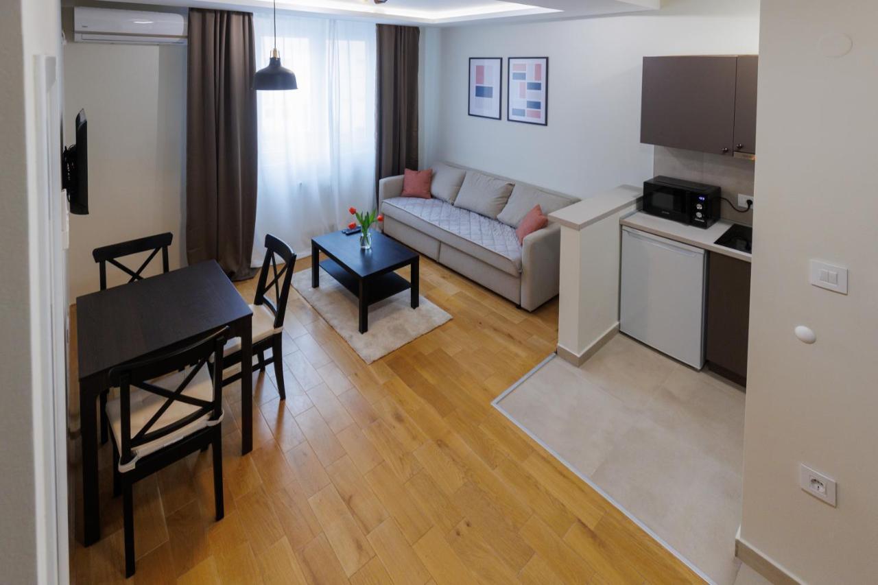 Black & White Apartment ซูโบติกา ภายนอก รูปภาพ