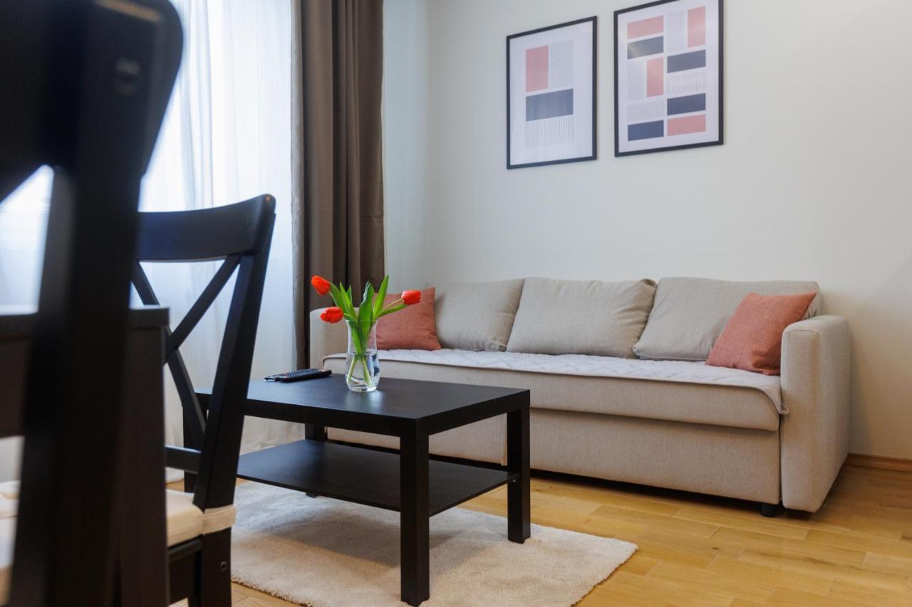 Black & White Apartment ซูโบติกา ภายนอก รูปภาพ