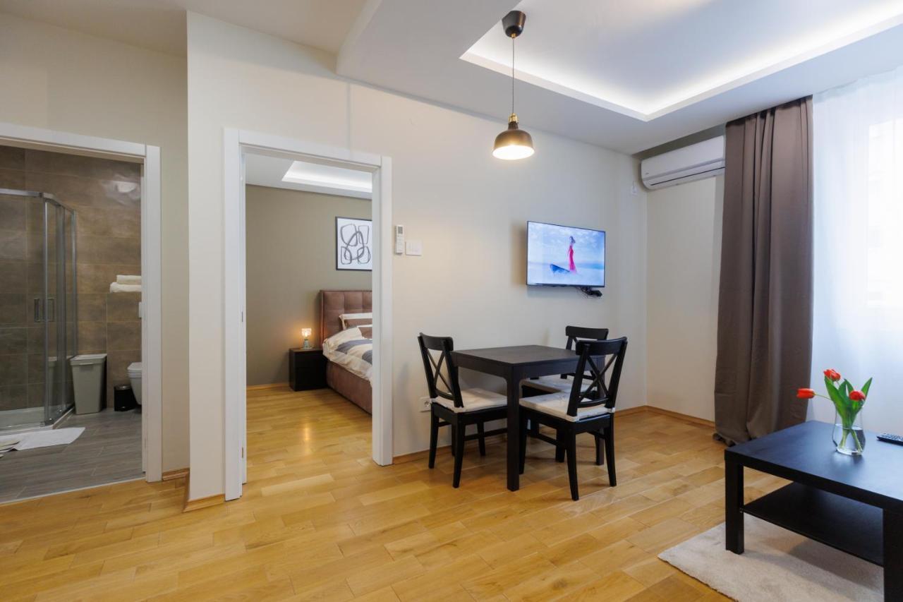 Black & White Apartment ซูโบติกา ภายนอก รูปภาพ