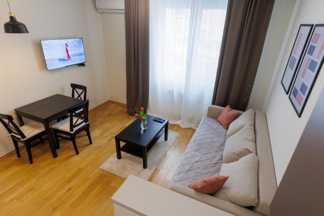 Black & White Apartment ซูโบติกา ภายนอก รูปภาพ
