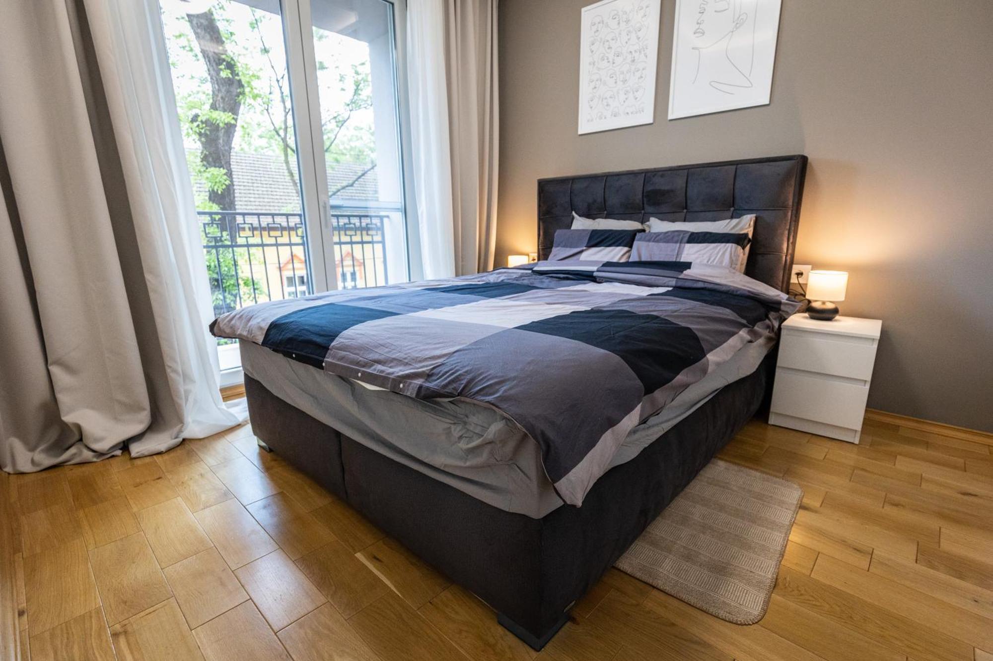 Black & White Apartment ซูโบติกา ภายนอก รูปภาพ